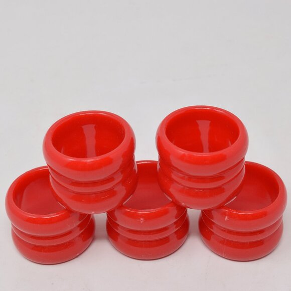 Vintage Napkin Rings Plastic Red Festive Set of 5 Granny Chic Diner Holiday Xmas - Picture 2 of 9